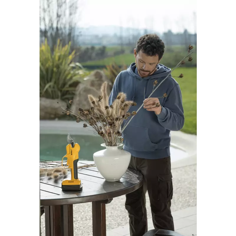 SC100eKit_257022001ST1_amb15_ecommerce